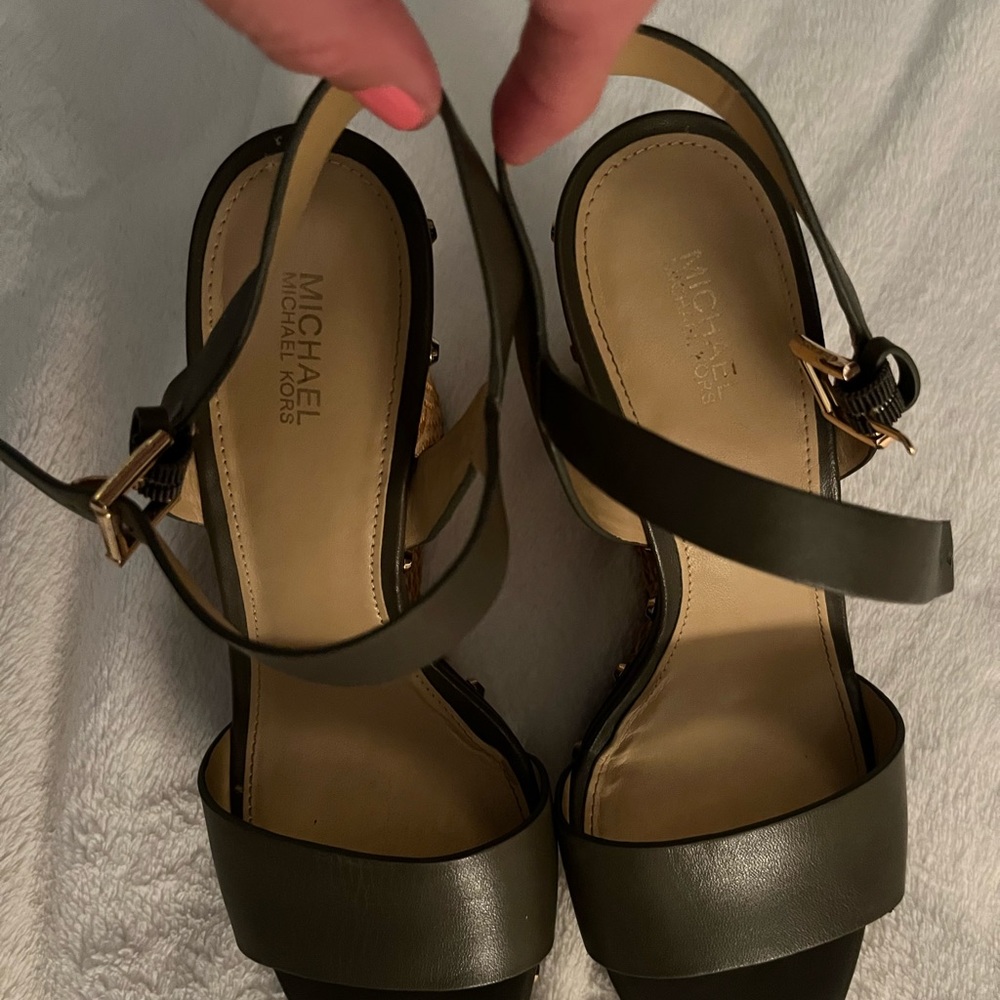 Michael Kors platform wedges - Picture 3 of 4